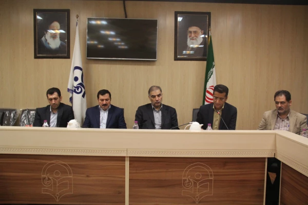 مشاور فرهنگی، اجتماعی و علمی سازمان برنامه و بودجه کشور به اتفاق معاون طرح و برنامه دانشگاه فرهنگیان و مدیران کل طرح و برنامه و منابع انسانی دانشگاه از پردیس های استان هرمزگان بازدید نمودند . 4