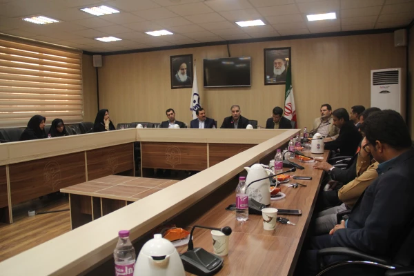 مشاور فرهنگی، اجتماعی و علمی سازمان برنامه و بودجه کشور به اتفاق معاون طرح و برنامه دانشگاه فرهنگیان و مدیران کل طرح و برنامه و منابع انسانی دانشگاه از پردیس های استان هرمزگان بازدید نمودند . 14