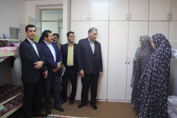 مشاور فرهنگی، اجتماعی و علمی سازمان برنامه و بودجه کشور به اتفاق معاون طرح و برنامه دانشگاه فرهنگیان و مدیران کل طرح و برنامه و منابع انسانی دانشگاه از پردیس های استان هرمزگان بازدید نمودند . 25