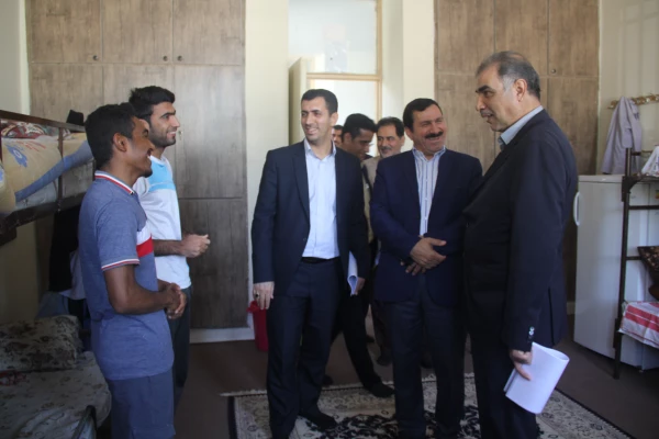 مشاور فرهنگی، اجتماعی و علمی سازمان برنامه و بودجه کشور به اتفاق معاون طرح و برنامه دانشگاه فرهنگیان و مدیران کل طرح و برنامه و منابع انسانی دانشگاه از پردیس های استان هرمزگان بازدید نمودند . 23