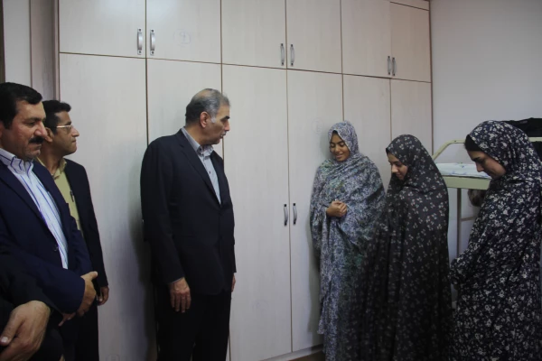 مشاور فرهنگی، اجتماعی و علمی سازمان برنامه و بودجه کشور به اتفاق معاون طرح و برنامه دانشگاه فرهنگیان و مدیران کل طرح و برنامه و منابع انسانی دانشگاه از پردیس های استان هرمزگان بازدید نمودند . 26