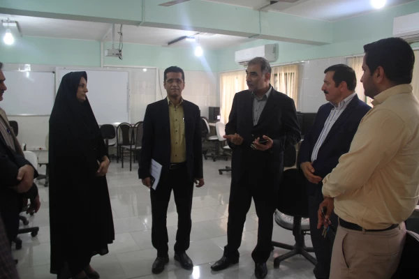 مشاور فرهنگی، اجتماعی و علمی سازمان برنامه و بودجه کشور به اتفاق معاون طرح و برنامه دانشگاه فرهنگیان و مدیران کل طرح و برنامه و منابع انسانی دانشگاه از پردیس های استان هرمزگان بازدید نمودند . 29