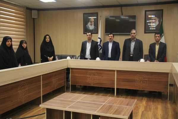 مشاور فرهنگی، اجتماعی و علمی سازمان برنامه و بودجه کشور به اتفاق معاون طرح و برنامه دانشگاه فرهنگیان و مدیران کل طرح و برنامه و منابع انسانی دانشگاه از پردیس های استان هرمزگان بازدید نمودند . 43