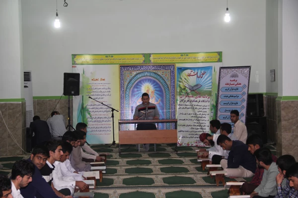 همزمان با هفته قرآنی دانشگاه فرهنگیان هرمزگان 

محفل نورانی انس با قرآن کریم در پردیس شهید بهشتی هرمزگان 6