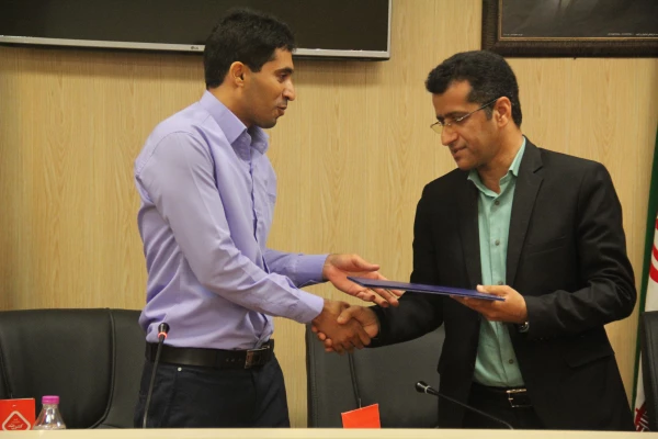 به مناسبت هفته کتاب و کتابخوانی برگزار شد :

تجلیل از کتابداران پردیس های هرمزگان و فعالان دانشجوئی حوزه کتاب و کتابخوانی 3