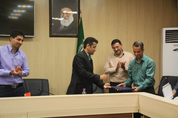 به مناسبت هفته کتاب و کتابخوانی برگزار شد :

تجلیل از کتابداران پردیس های هرمزگان و فعالان دانشجوئی حوزه کتاب و کتابخوانی 4