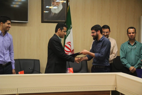 به مناسبت هفته کتاب و کتابخوانی برگزار شد :

تجلیل از کتابداران پردیس های هرمزگان و فعالان دانشجوئی حوزه کتاب و کتابخوانی 6