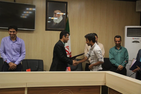 به مناسبت هفته کتاب و کتابخوانی برگزار شد :

تجلیل از کتابداران پردیس های هرمزگان و فعالان دانشجوئی حوزه کتاب و کتابخوانی 7