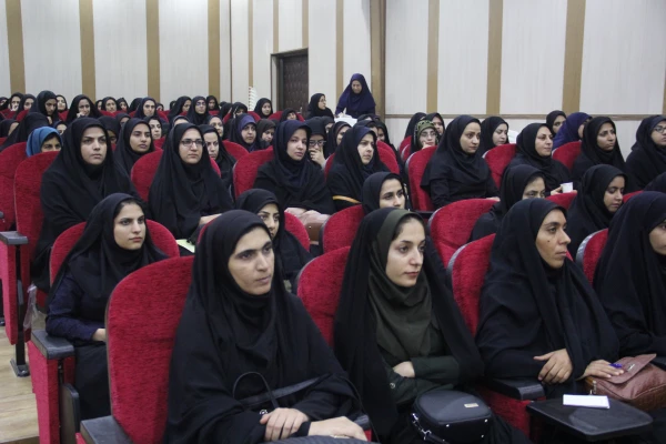 آیین آغازین دوره جدید مهارت آموزی دانشگاه فرهنگیان هرمزگان برگزار شد.
دوره جدید مهارت آموزی دانشگاه فرهنگیان هرمزگان با حضور 330  نفر از مهارت آموزان جدید ، آغاز شد . 17