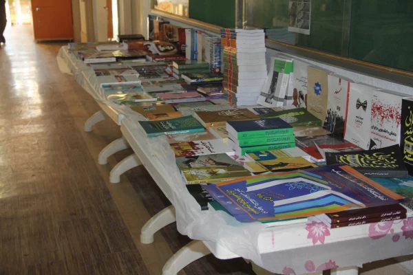 به مناسبت هفته کتاب و کتابخوانی و به همت بسیج دانشجویی برگزار گردید.
 6