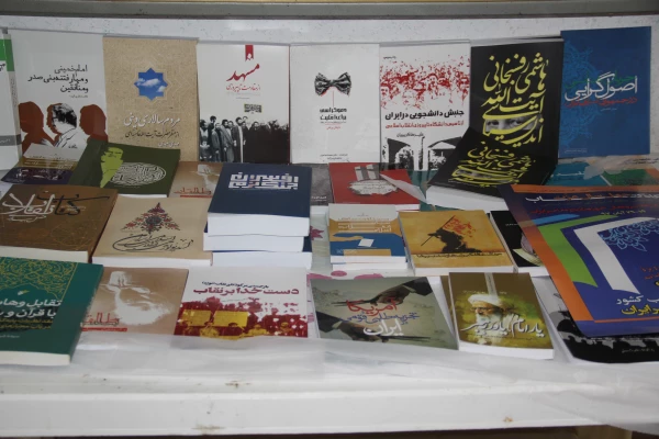 به مناسبت هفته کتاب و کتابخوانی و به همت بسیج دانشجویی برگزار گردید.
 7