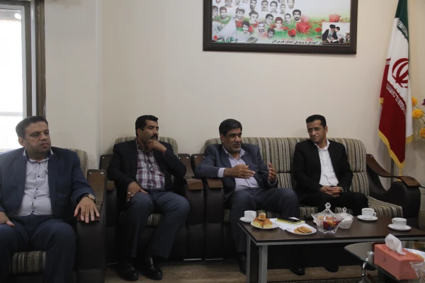 دیدار سرپرست و اعضای شورای مدیریت دانشگاه فرهنگیان با مدیرکل جدید آموزش و پرورش استان
 3