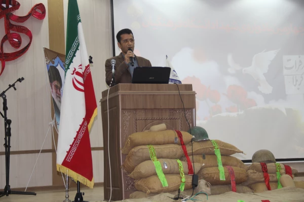 با حضور خانواده شهدای تربیت معلم و شهدای مدافع حـرم ومدیر کل بنیاد شهید استان هرمزگان برگزار گردید .

چهـارمین یادواره شـهدای تربیت معـلم استـان هرمـزگـان 2