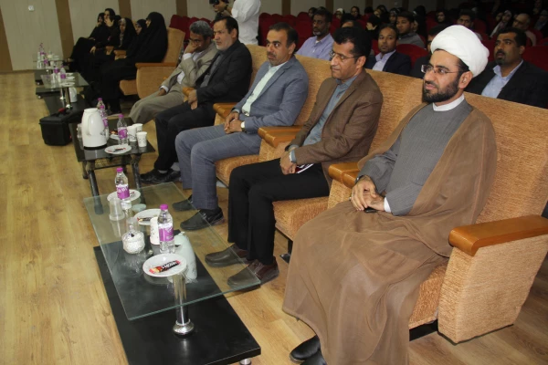 با حضور خانواده شهدای تربیت معلم و شهدای مدافع حـرم ومدیر کل بنیاد شهید استان هرمزگان برگزار گردید .

چهـارمین یادواره شـهدای تربیت معـلم استـان هرمـزگـان 2