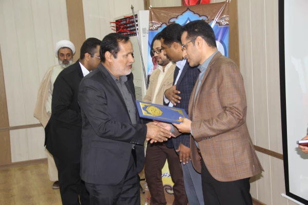 با حضور خانواده شهدای تربیت معلم و شهدای مدافع حـرم ومدیر کل بنیاد شهید استان هرمزگان برگزار گردید .

چهـارمین یادواره شـهدای تربیت معـلم استـان هرمـزگـان 2