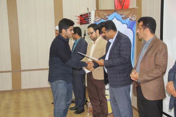 با حضور خانواده شهدای تربیت معلم و شهدای مدافع حـرم ومدیر کل بنیاد شهید استان هرمزگان برگزار گردید .

چهـارمین یادواره شـهدای تربیت معـلم استـان هرمـزگـان 2