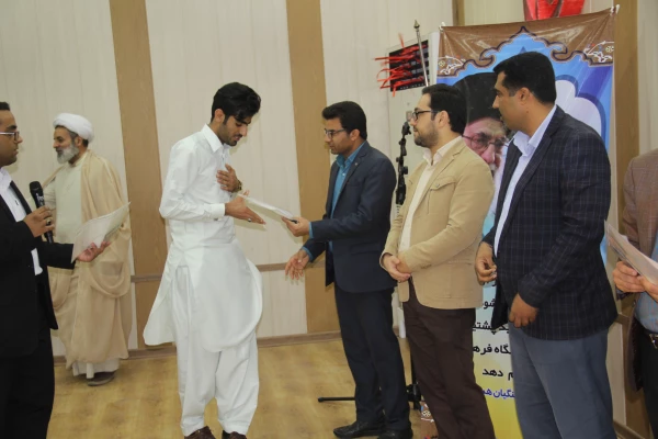 با حضور خانواده شهدای تربیت معلم و شهدای مدافع حـرم ومدیر کل بنیاد شهید استان هرمزگان برگزار گردید .

چهـارمین یادواره شـهدای تربیت معـلم استـان هرمـزگـان 2