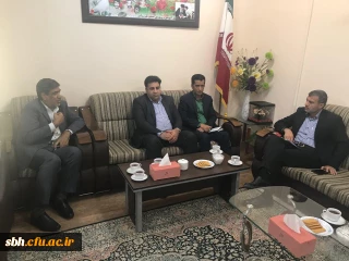 به منظور بررسی راههای پذیرش حداکثری دانشجو در سال تحصیلی آینده برگزار گردید :

نشست مشترک نماینده مردم شریف بندرعباس در مجلس شورای اسلامی، مدیرکل آموزش و پرورش استان، مدیرکل نوسازی مدارس استان، دبیر مجمع خیرین دانشگاه و مدیر امور پردیس های استان هرمزگان