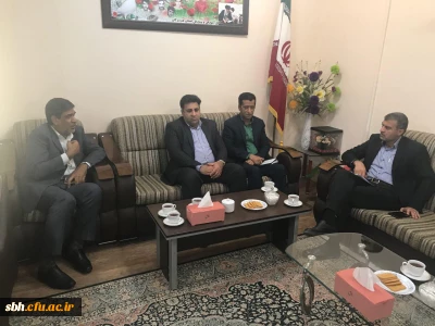 به منظور بررسی راههای پذیرش حداکثری دانشجو در سال تحصیلی آینده برگزار گردید :

نشست مشترک نماینده مردم شریف بندرعباس در مجلس شورای اسلامی، مدیرکل آموزش و پرورش استان، مدیرکل نوسازی مدارس استان، دبیر مجمع خیرین دانشگاه و مدیر امور پردیس های استان هرمزگان