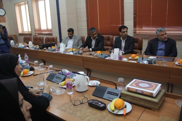 نشست هیات امنای دانشگاه فرهنگیان هرمزگان به ریاست دکتر همتی استاندار هرمزگان
 3