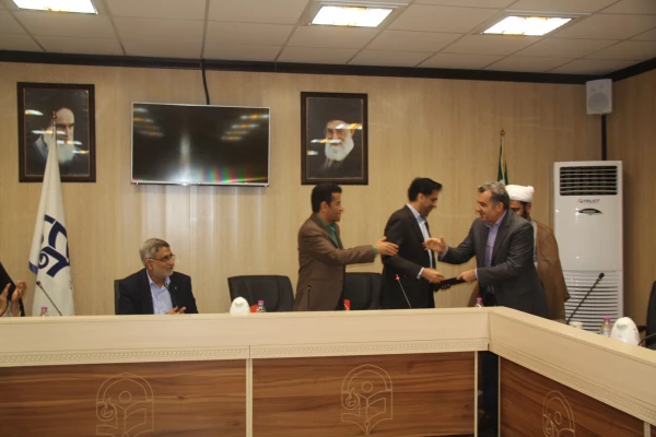 در نشست عمومی اعضای هیات علمی و مدرسان مدعو دانشگاه فرهنگیان هرمزگان صورت گرفت :

معارفه مدیران جدید گروه های آموزشی دانشگاه فرهنگیان هرمزگان 8