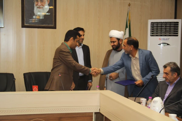 در نشست عمومی اعضای هیات علمی و مدرسان مدعو دانشگاه فرهنگیان هرمزگان صورت گرفت :

معارفه مدیران جدید گروه های آموزشی دانشگاه فرهنگیان هرمزگان 9