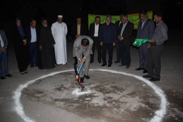 با حضور دکتر خاکی معاون طرح و برنامه دانشگاه فرهنگیان و مدیران استانی عملیات احداث خوابگاه 700 نفره و ساختمان آموزشی 25 کلاسه پردیس فاطمه الزهرا  (س ) آغاز شد. 3