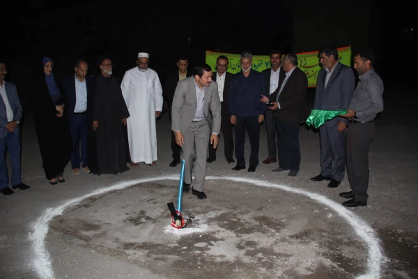 با حضور دکتر خاکی معاون طرح و برنامه دانشگاه فرهنگیان و مدیران استانی عملیات احداث خوابگاه 700 نفره و ساختمان آموزشی 25 کلاسه پردیس فاطمه الزهرا  (س ) آغاز شد. 4