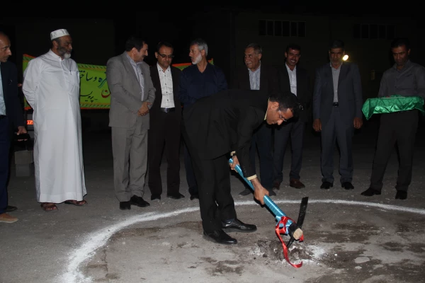 با حضور دکتر خاکی معاون طرح و برنامه دانشگاه فرهنگیان و مدیران استانی عملیات احداث خوابگاه 700 نفره و ساختمان آموزشی 25 کلاسه پردیس فاطمه الزهرا  (س ) آغاز شد. 9