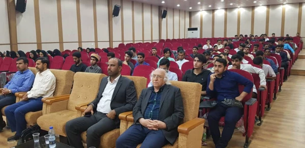 با حضور دکتر عسکرخانی استاد دانشگاه تهران و به همت بسیج دانشجویی برگزار گردید:

نشست تحلیلی اهداف آمریکا در دشمنی با سپاه پاسداران انقلاب اسلامی در دانشگاه فرهنگیان هرمزگان
 3