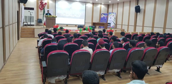 با حضور دکتر عسکرخانی استاد دانشگاه تهران و به همت بسیج دانشجویی برگزار گردید:

نشست تحلیلی اهداف آمریکا در دشمنی با سپاه پاسداران انقلاب اسلامی در دانشگاه فرهنگیان هرمزگان
 4