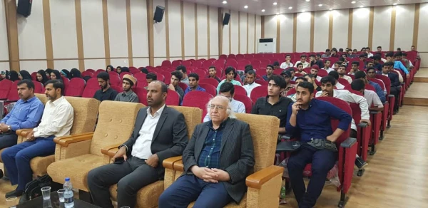 با حضور دکتر عسکرخانی استاد دانشگاه تهران و به همت بسیج دانشجویی برگزار گردید:

نشست تحلیلی اهداف آمریکا در دشمنی با سپاه پاسداران انقلاب اسلامی در دانشگاه فرهنگیان هرمزگان
 6