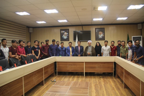 با حضور مدیرکل کتابخانه های عمومی استان هرمزگان

هشتمین نشست کتابخوانی دانشجویان دانشگاه فرهنگیان هرمزگان برگزار گردید 5