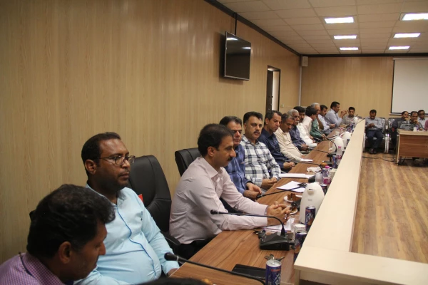 نشست مشترک اداری مدیریت استانی و پردیس های استان هرمزگان تشکیل شد. 3