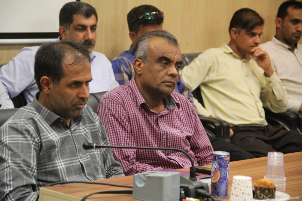 نشست مشترک اداری مدیریت استانی و پردیس های استان هرمزگان تشکیل شد. 4