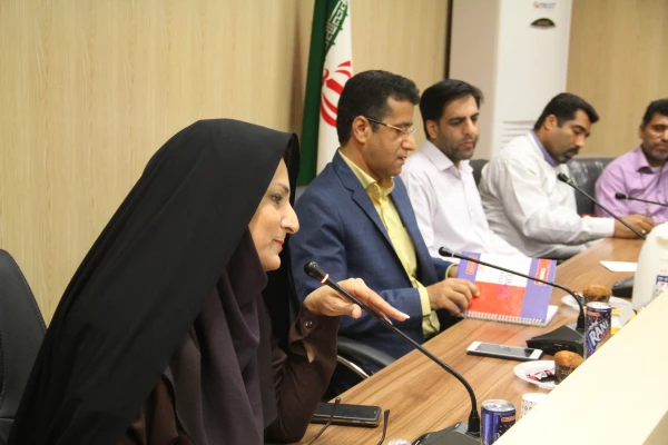 نشست مشترک اداری مدیریت استانی و پردیس های استان هرمزگان تشکیل شد. 5