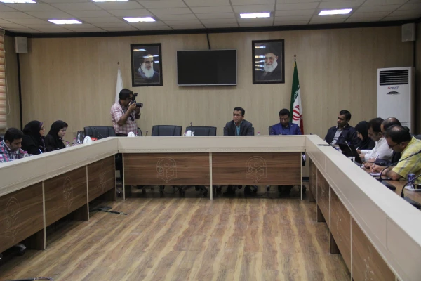 نشست خبری مدیریت امور پردیس های استان هرمزگان با اصحاب رسانه و تجلیل از خبرنگاران حوزه دانشگاه
 4