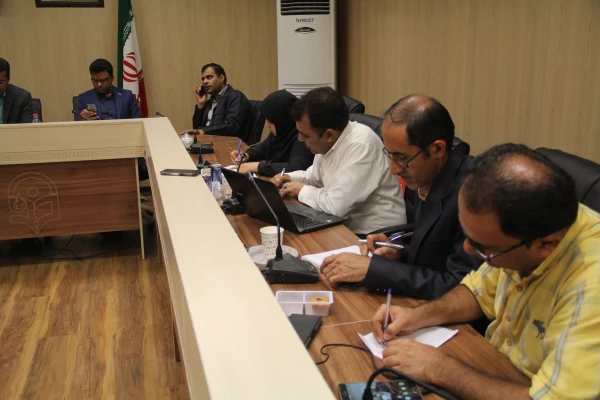 نشست خبری مدیریت امور پردیس های استان هرمزگان با اصحاب رسانه و تجلیل از خبرنگاران حوزه دانشگاه
 3