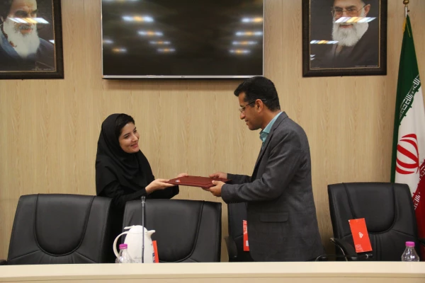 نشست خبری مدیریت امور پردیس های استان هرمزگان با اصحاب رسانه و تجلیل از خبرنگاران حوزه دانشگاه
 6