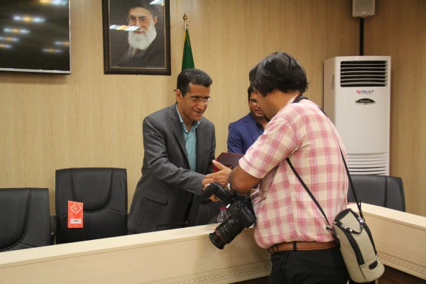 نشست خبری مدیریت امور پردیس های استان هرمزگان با اصحاب رسانه و تجلیل از خبرنگاران حوزه دانشگاه
 8