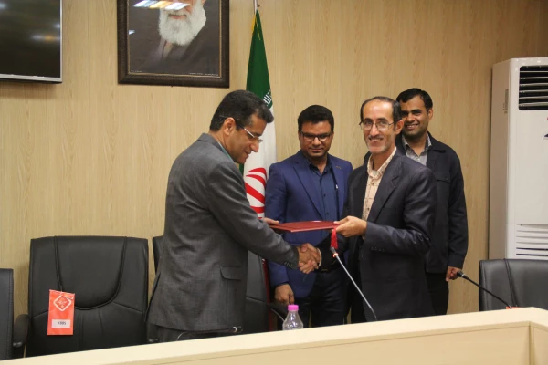 نشست خبری مدیریت امور پردیس های استان هرمزگان با اصحاب رسانه و تجلیل از خبرنگاران حوزه دانشگاه
 11