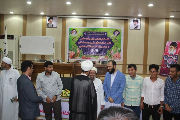 به مناسبت هفته وحدت و میلاد پیام آور وحی  و با حضور علمای تشیع و تسنن  برگزار گردید
همایش نقش نخبگان در تقویت وحدت اسلام در گام دوم انقلاب 6