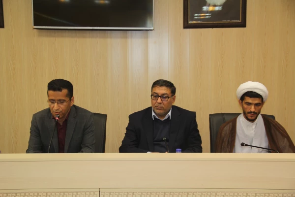 دکتر انصاری راد معاون دانشجویی دانشگاه در نشست اداری پردیس های استان هرمزگان
با پذیرش حداکثری دانشجو به توسعه و بالندگی آموزش و پرورش کمک می کنیم 3