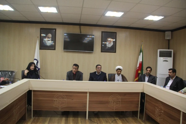 دکتر انصاری راد معاون دانشجویی دانشگاه در نشست اداری پردیس های استان هرمزگان
با پذیرش حداکثری دانشجو به توسعه و بالندگی آموزش و پرورش کمک می کنیم 4