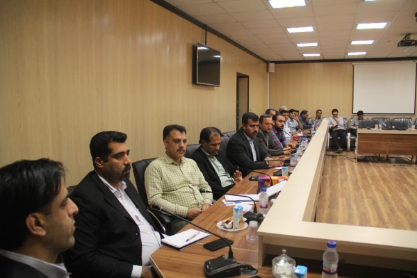 دکتر انصاری راد معاون دانشجویی دانشگاه در نشست اداری پردیس های استان هرمزگان
با پذیرش حداکثری دانشجو به توسعه و بالندگی آموزش و پرورش کمک می کنیم 5